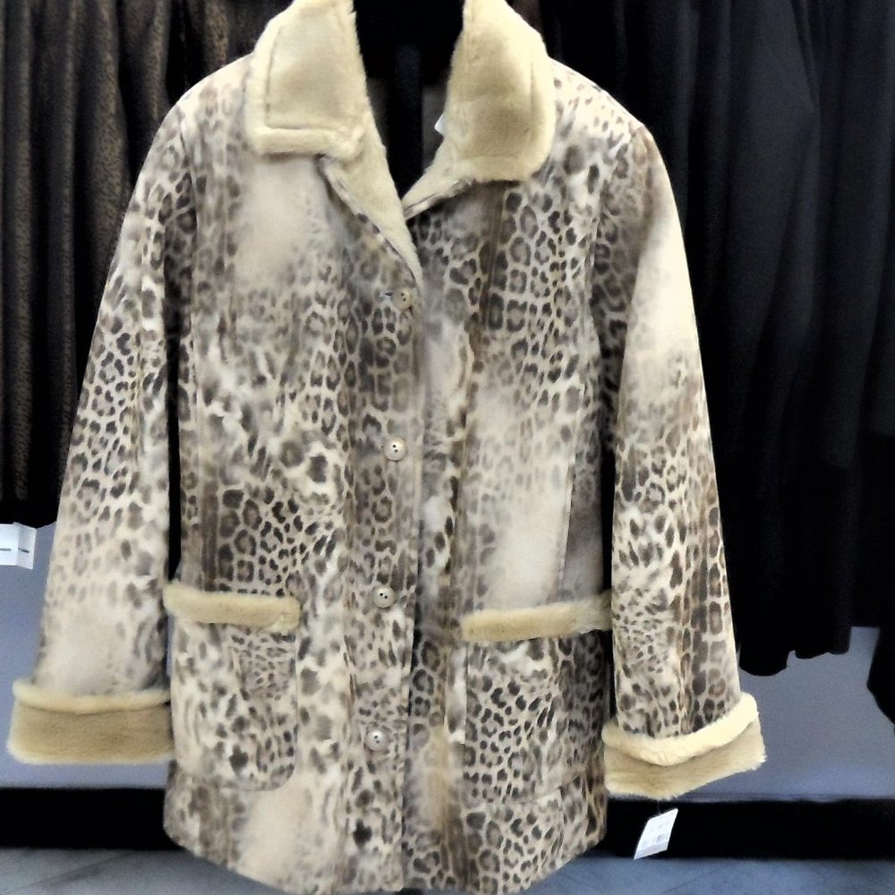 COAT   LINING IN FAUX FUR DESIGNERS  NWT